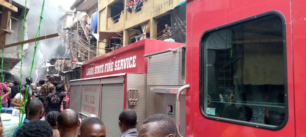Balogun market in Lagos is on fire. [Twitter/@gboyegaakosile]