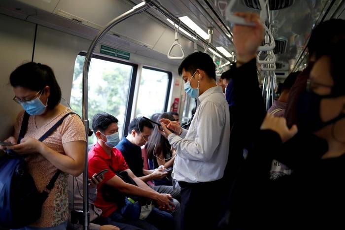 singapore coronavirus train travel masks
