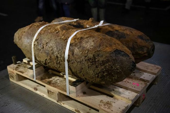 Experts made safe two WWII bombs in Dortmund after the evacuation of around 14,000 people