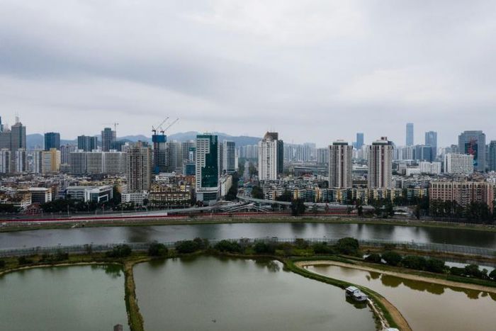 Usually about 660,000 people cross the border each day between Hong Kong and the mainland Chinese city of Shenzhen