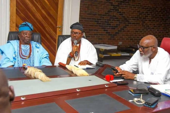 Gov. Rotimi Akeredolu meets traditional rulers in Ondo to discuss ways to curb the Lassa fever scourge. [Twitter/@GOVONDO]