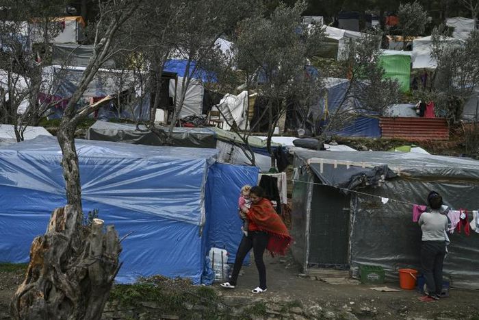 A crowded refugee camp on the Greek island of Samos: the new conservative Greek government wants to build one more camp on the island for up to 7,000 people despite fierce local opposition