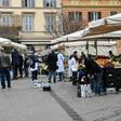 A municipal policeman checks people are keeping their distance at the fruit and vegetable market in piazza San Cosimato, in the Rome district district of Trastevere