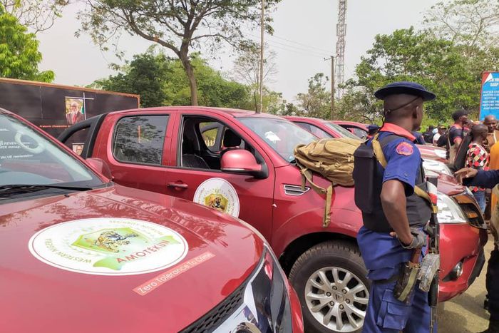 Operation Amotekun: Don’t betray South West, Ooni tells personnel. [Twitter/@IbukunOluwa____]