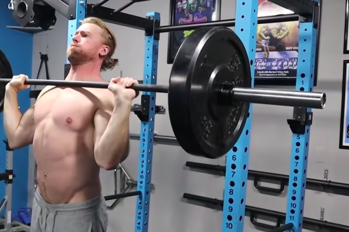 How This Bodybuilder Stays Buff on a Busy Schedule