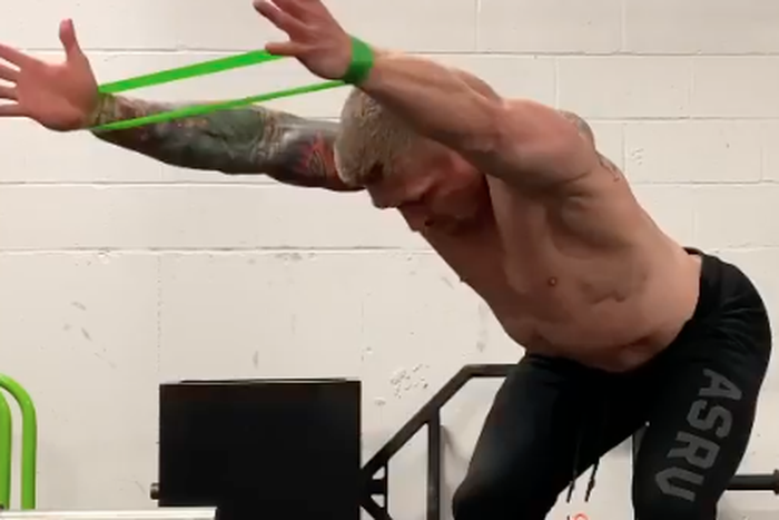 Get Ready to Work Out With This 4-Move Warmup