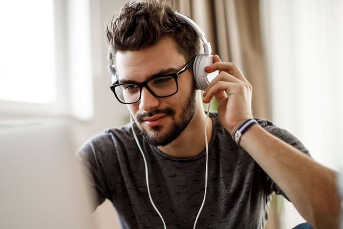 4 Easy Ways to Fight Loneliness While Isolated