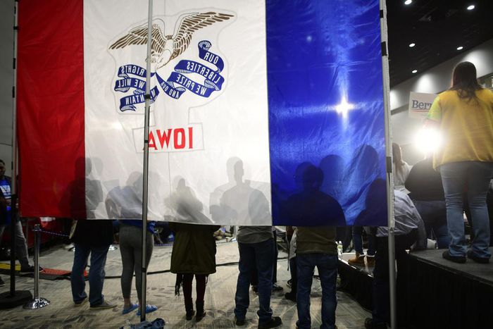 In Iowa, the 'Not Sanders' Democrats Find Voters Torn