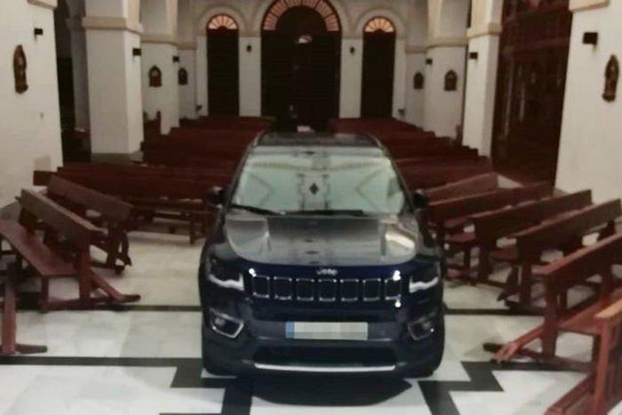 Man rams Jeep through the doors of a church, says he was seeking shelter from demonic “possession” (videos)