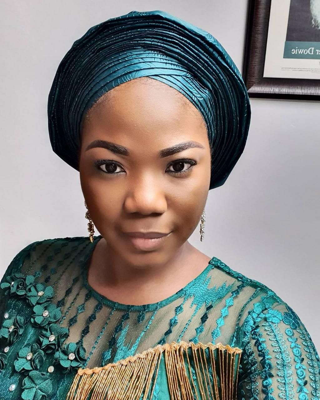 Twitter has been wilding out after gospel singer, Mercy Chinwo was dragged by an evangelist for dressing seductively. [Instagram/MercyChinwo]