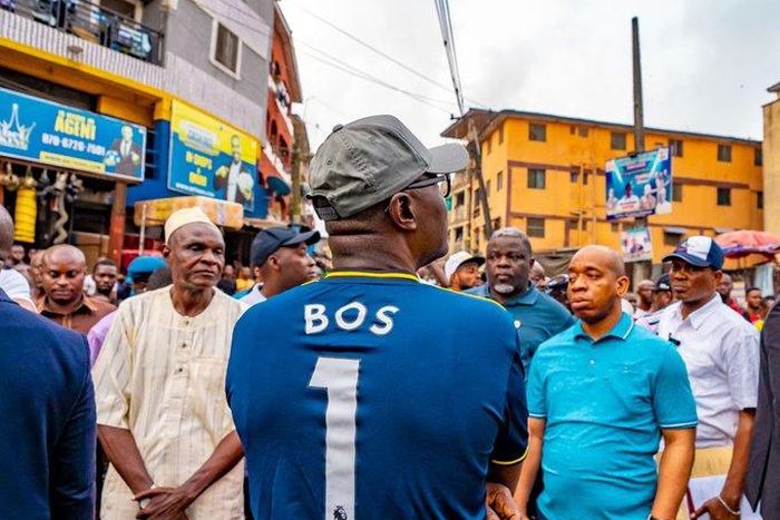 Gov Sanwo-Olu during a tour of communities in Lagos Island for first hand assessment of roads, drainage and other infrastructural facilities in line with plans for urban regeneration and renewal, January 11, 2019 (Lagos govt)