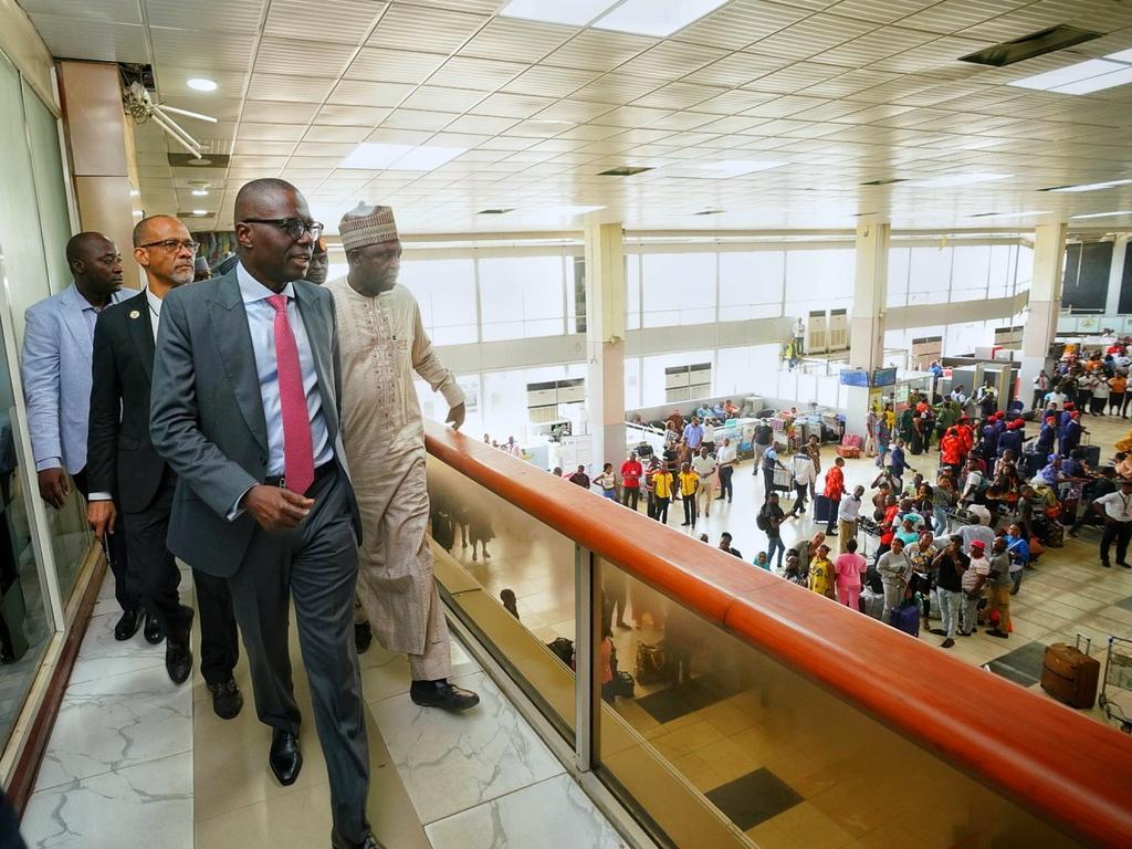 Governor Babajide Sanwo-Olu paid a visit to the Murtala Muhammed International Airport to assess  screening of inbound passengers for Coronavirus. [Twitter/@jidesanwoolu]