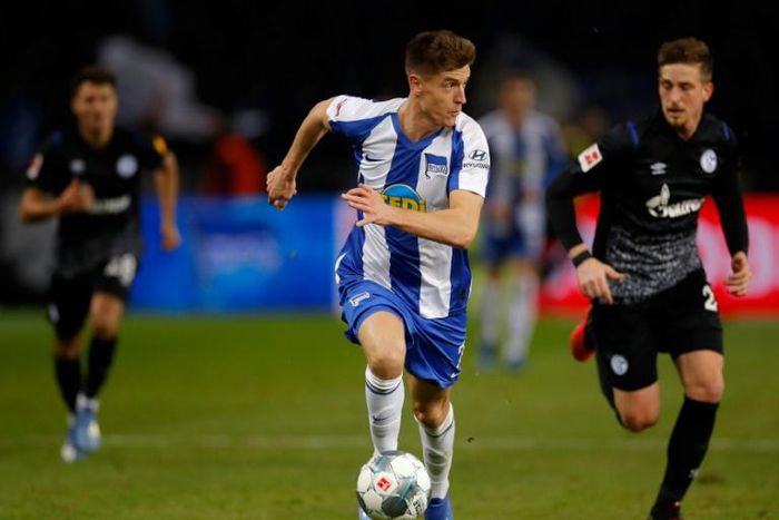 Poland forward Krzysztof Piatek made his debut for Hertha Berlin in Friday's goalless draw with Schalke, a day after signing from AC Milan.