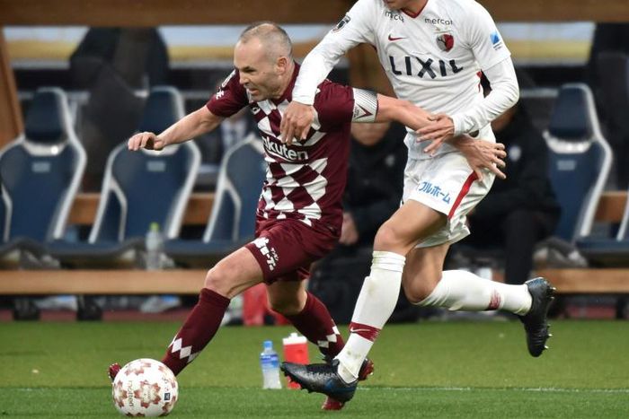 Ex-Barcelona midfielder Andres Iniesta (L) has raised Vissel Kobe's hopes in the AFC Champions League