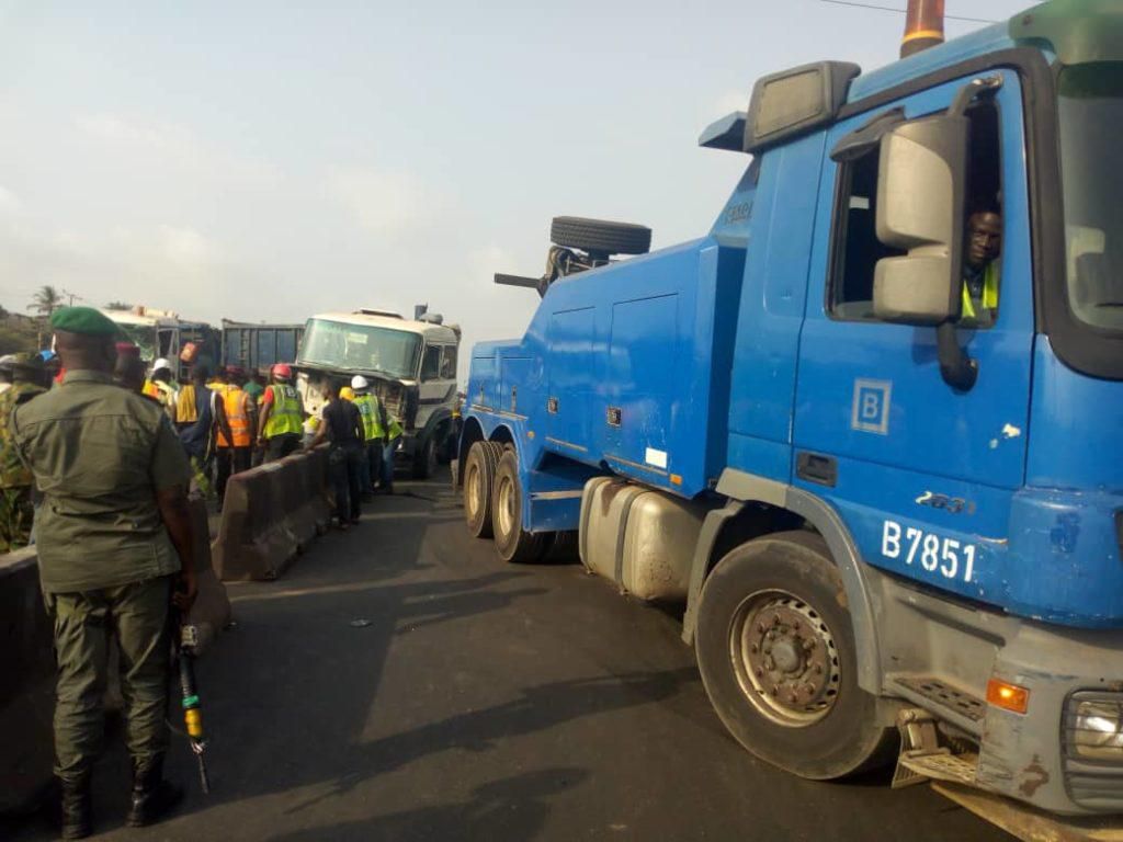 Trucks crash shuts down traffic on Lagos-Ibadan expressway...Crash scene (15/01/2020). [NAN]