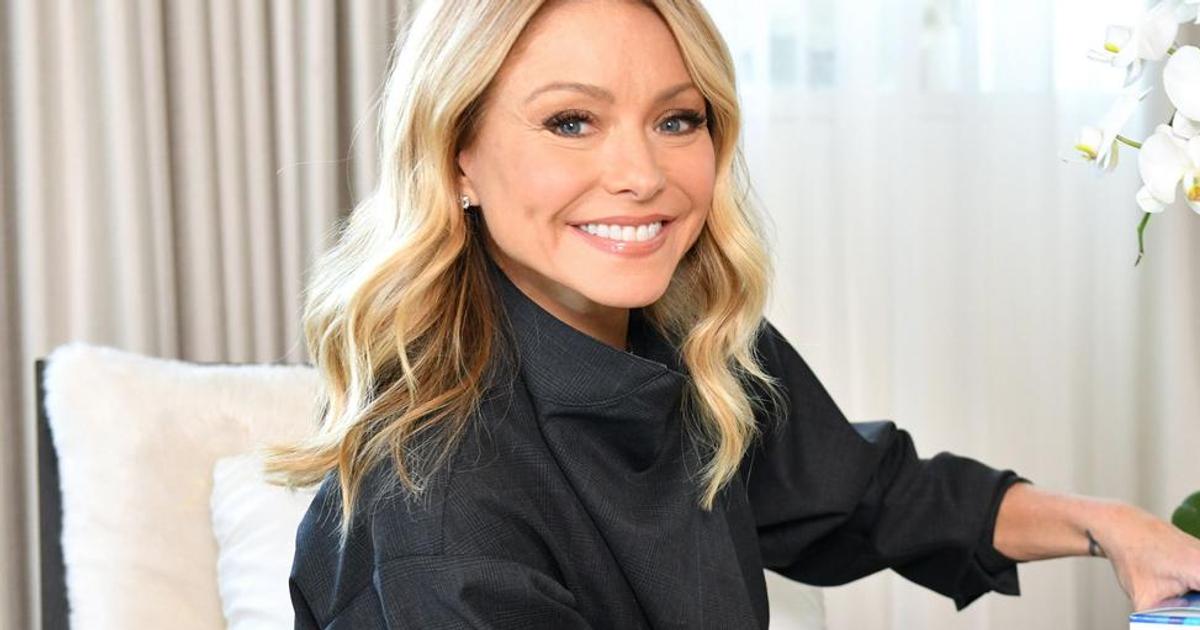 Kelly Ripa Just Showed Off Her Gray Hair Roots In New Photos On ...