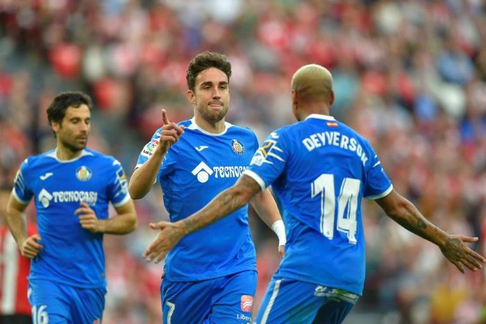 Jaime Mata (C) wrapped up a 2-0 victory for Getafe at San Mames from the penalty spot