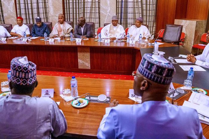 President Muhammadu Buhari and Governors elected on the platform of the All Progressives Congress meet in Abuja to discuss the crisis rocking the party over chairmanship tussle. [Twitter/@BashirAhmaad]
