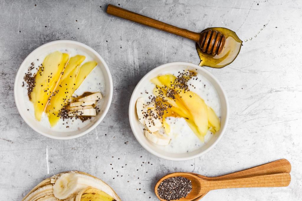 Mango banana smoothie bowl