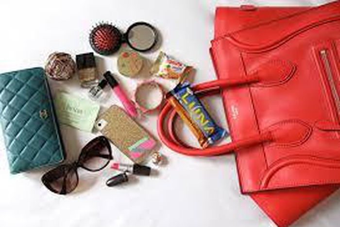 Essential items you you should have in your bag as a lady [Persona Paper]