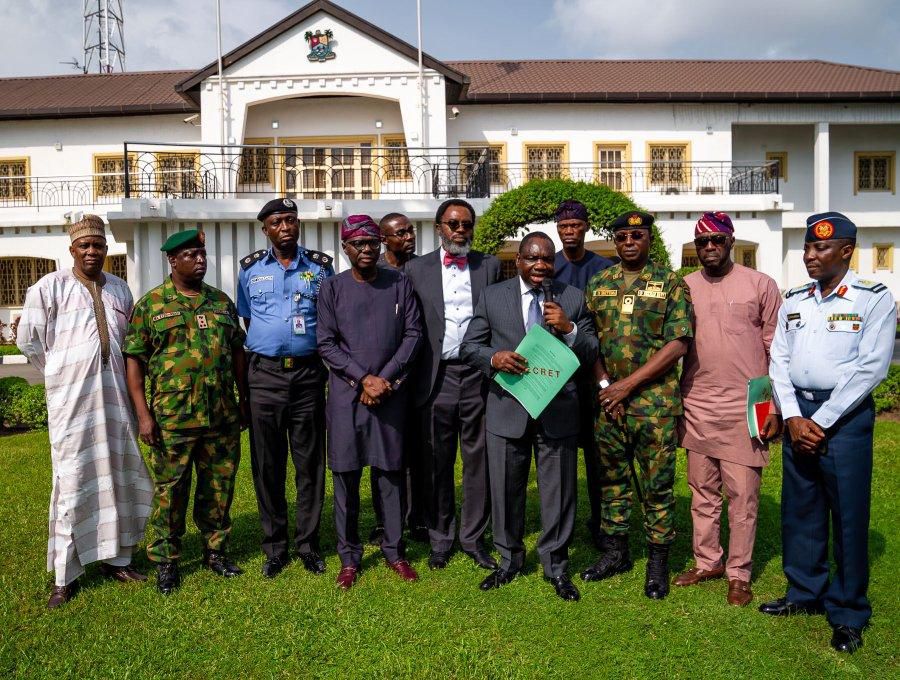 Lagos Gov Sanwo-Olu flanked by members of the state security council during a meeting at the Marina on Wednesday, March 11, 2020 (Twitter @Mr_Jags)