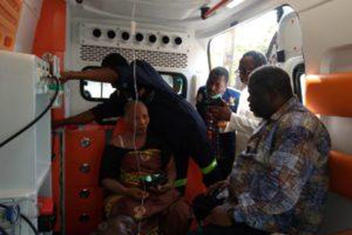 Commissioner and Permanent Secretary of the Ministry of Physical Planning, Dr Idris Salako, with the rescued victim from the collapsed 3-storey building being attended to by the Agency’s paramedics. Friday , Jan. 17, 2020.