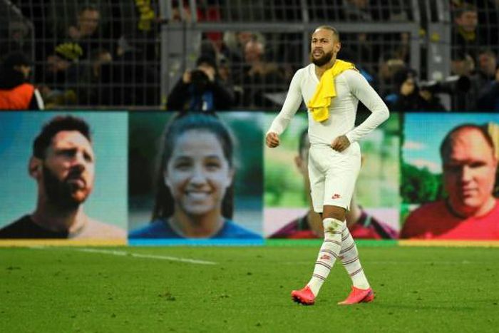 Despite a goal, Neymar was not happy after Paris-Saint Germain lost in Dortmund, meanwhile Lionel Messi has been talking behind the Brazilian's back