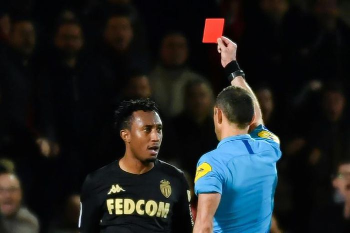 Gelson Martins is sent off against Nimes
