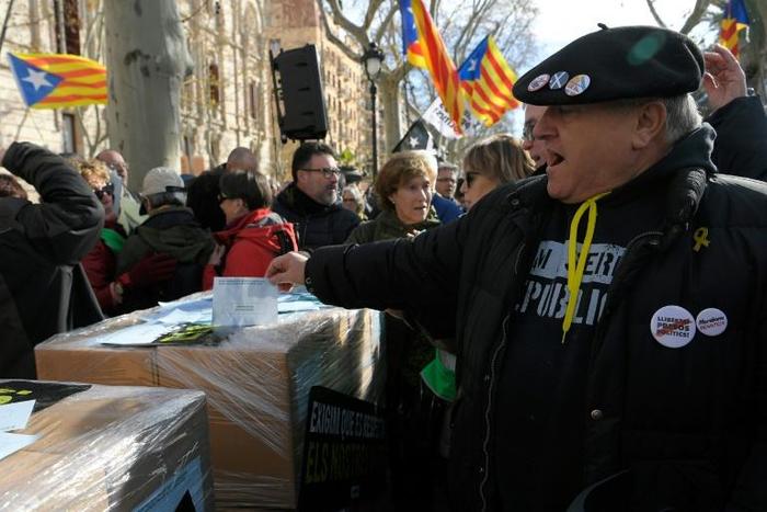 Separatists want to discuss the possibility of holding a legally binding independence referendum in Catalonia, as well as an amnesty for their jailed leaders