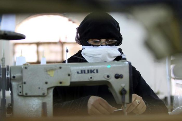 20 women have brought back to life Yemen's oldest industrial factory to manufacture face masks