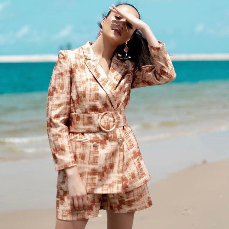 Kessiana is presently an interior Designer / Fashion & Marketing Consultant.  [Instagram/KessianaThorley]