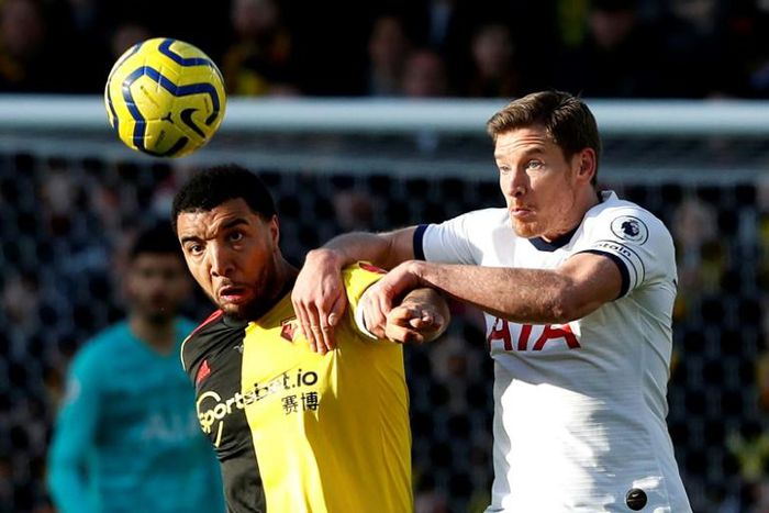 Watford's Troy Deeney (L) vies with Spurs defender Jan Vertonghen