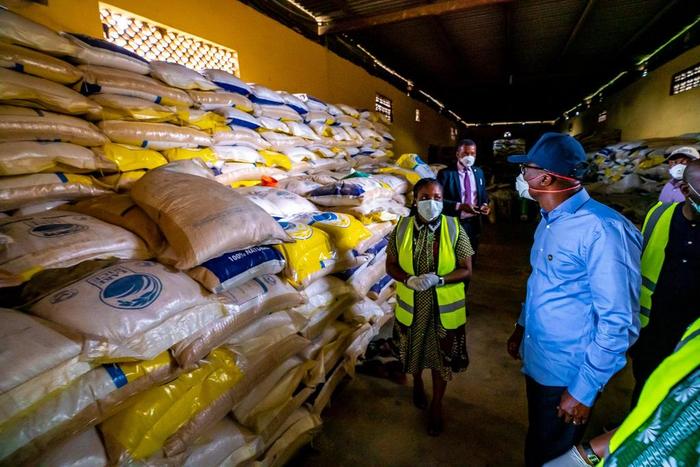 Governor Babajide Sanwo-Olu inspects the facility where the economic stimulus packages are kept. [Twitter/@jidesanwoolu]