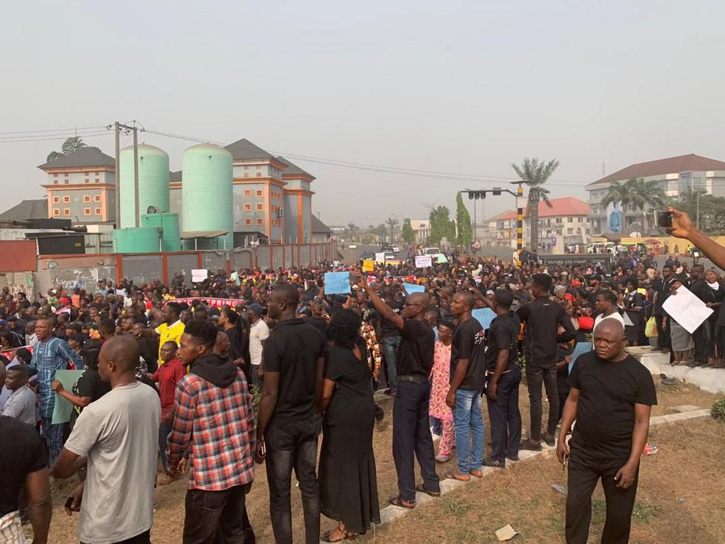 Imo residents troop out to protest against Supreme Court judgement.