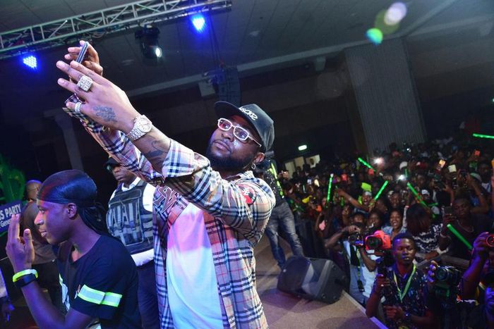 Infinix, Davido good times at 2019 12 12 Xfans party