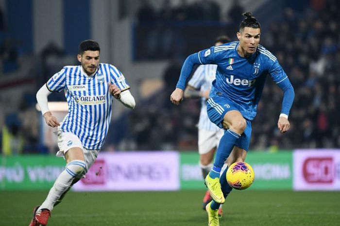 Cristiano Ronaldo (R) scored for a record-equalling 11th consecutive Serie A game against Spal.