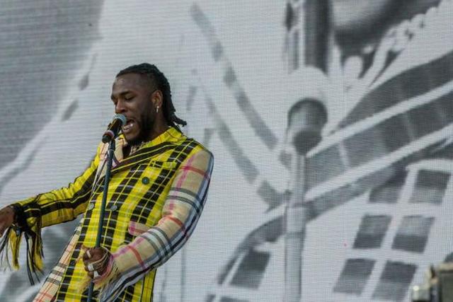 Burna Boy performs at Coachelle wearing Kenneth Ize [Credit: Twitter/ Coachella]
