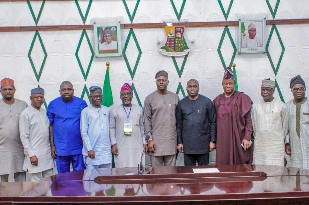 The Chairman of the Independent Corrupt Practices & Other Related Offences Commission (ICPC), Professor Bolaji Owasanoye, led Board members to pay a courtesy visit to the Oyo state Governor, Seyi Makinde. [Twitter/@seyiamakinde]