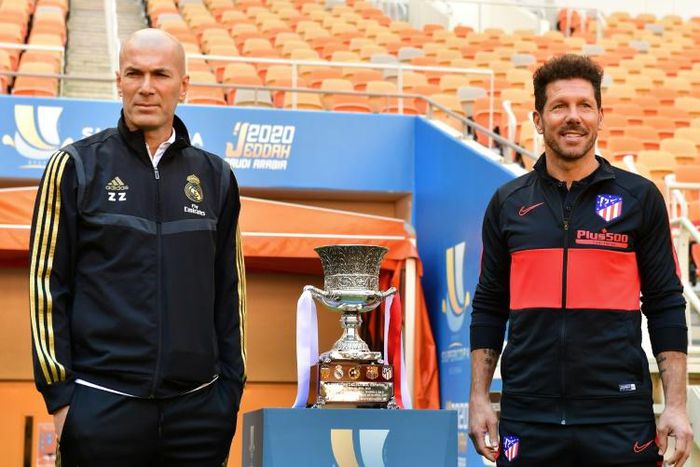 Zinedine Zidane and Diego Simeone pose next to the Spanish Super Cup trophy on the eve of the final in Jeddah