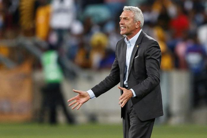 German coach Ernst Middendorp suffered a setback as he seeks to end a five-season trophy drought at South African club Kaizer Chiefs