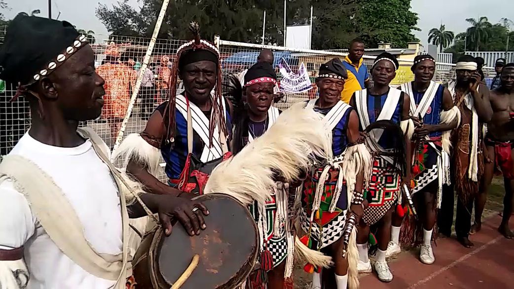 These rites, often spanning days, include wailing, storytelling, music