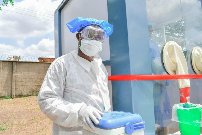 Ogun state commences Walking and Drive-through tests for Coronavirus. [Twitter/@dabiodunMFR]