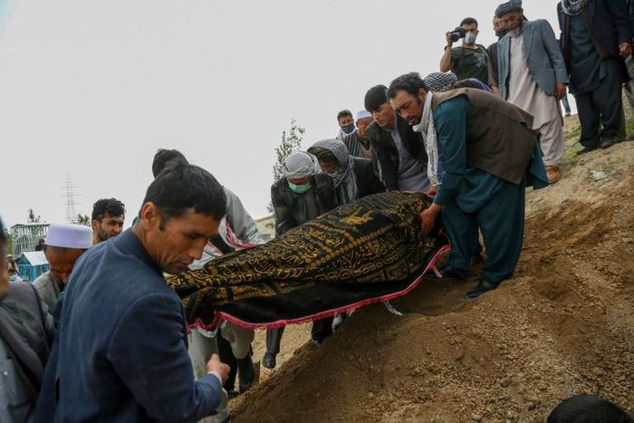Mourners burying a victim of the militant attack on a Kabul hospital