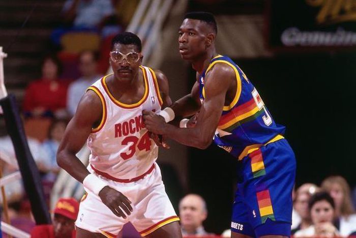 Dikembe Mutombo and Hakeem Olajuwon. [pinterest]