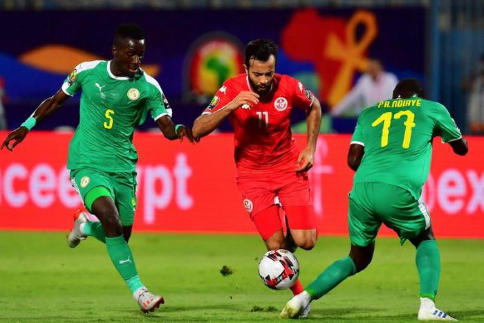 Taha Yassine Khenissi (C) snatched a late equaliser for Tunisian league leaders Esperance at Etoile Sahel