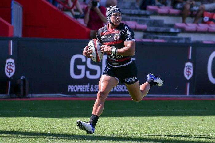Cheslin Kolbe scored two tries in Toulouse's 39-23 win over La Rochelle
