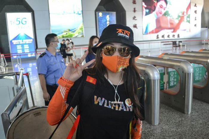 "We couldn't even get to sleep last night because we were so excited," said diehard Wuhan Zall fan Gao Yajun as she arrived at Suzhou station