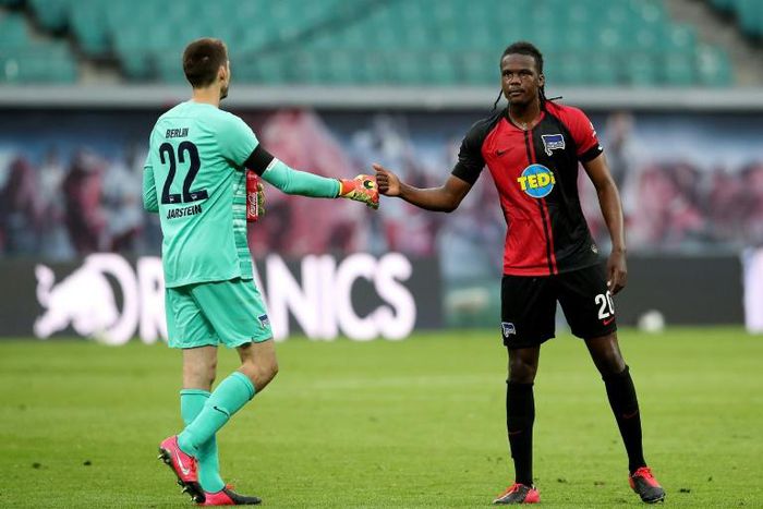 Hertha Berlin goalkeeper Rune Jarstein (L) celebrates with defender Dedryck Boyata after Wednesday's 2-2 draw at RB Leipzig.