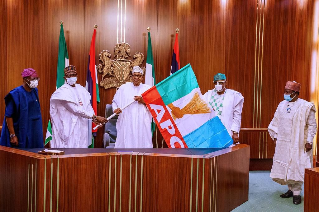 President Muhammadu Buhari presents All Progressives Congress (APC)'s flag to Ondo state Governor, Rotimi Akeredolu. [Twitter/@NigeriaGov]