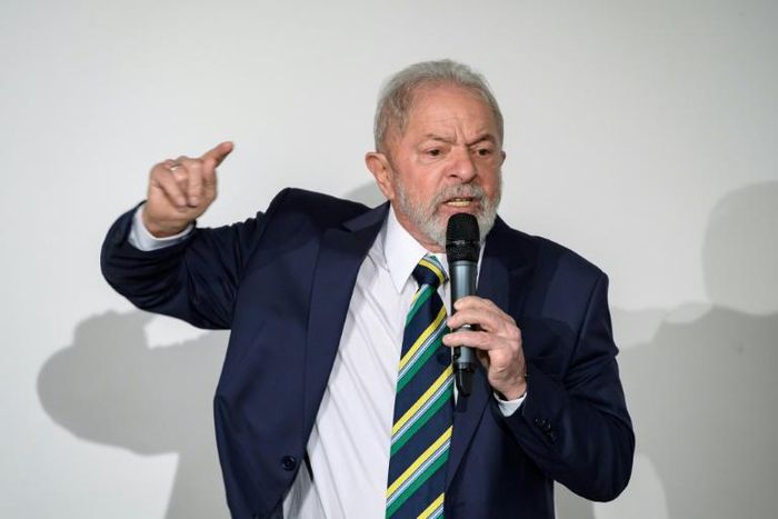 Former Brazilian president Luiz Inacio Lula da Silva said he was prepared to apologize over his decision to allow Battisti to remain in Brazil